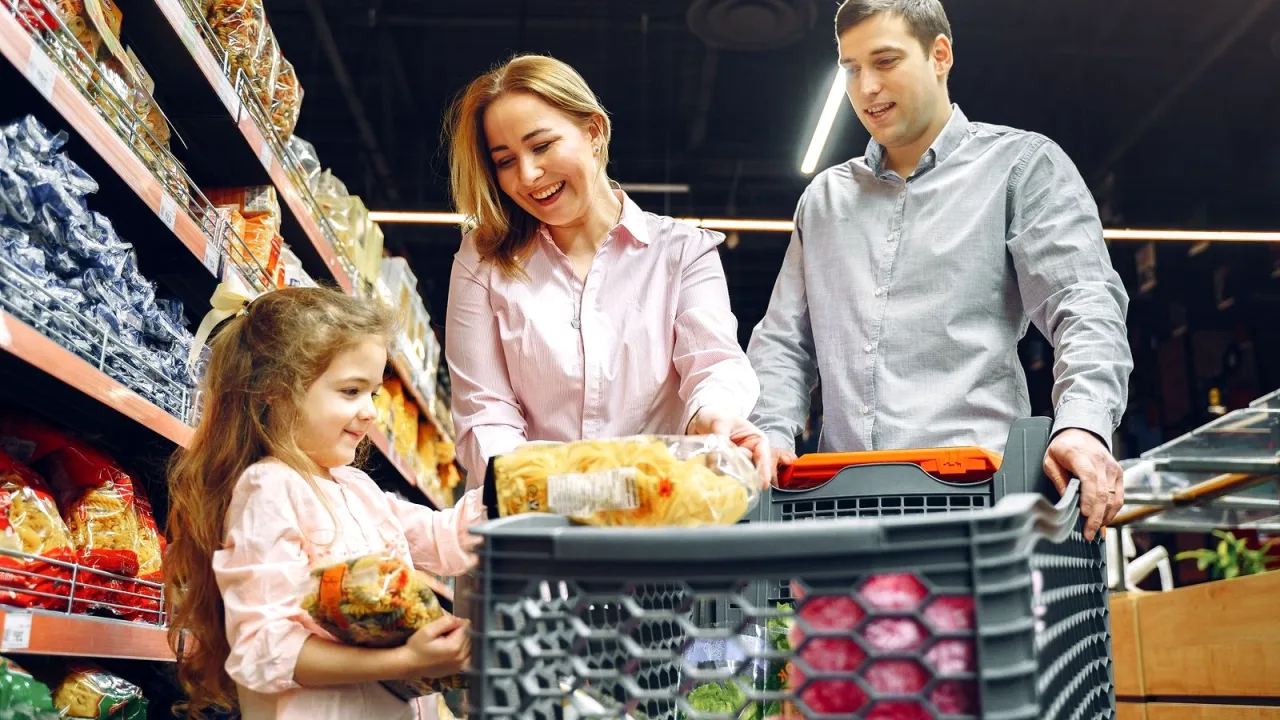 Market reyonunda taze ürünler