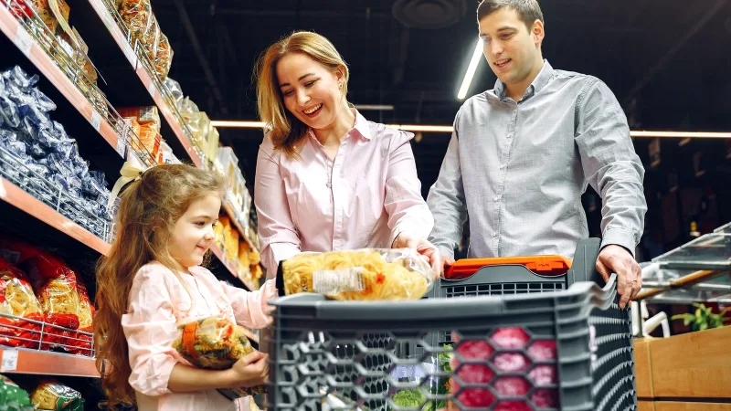 Market reyonunda taze ürünler